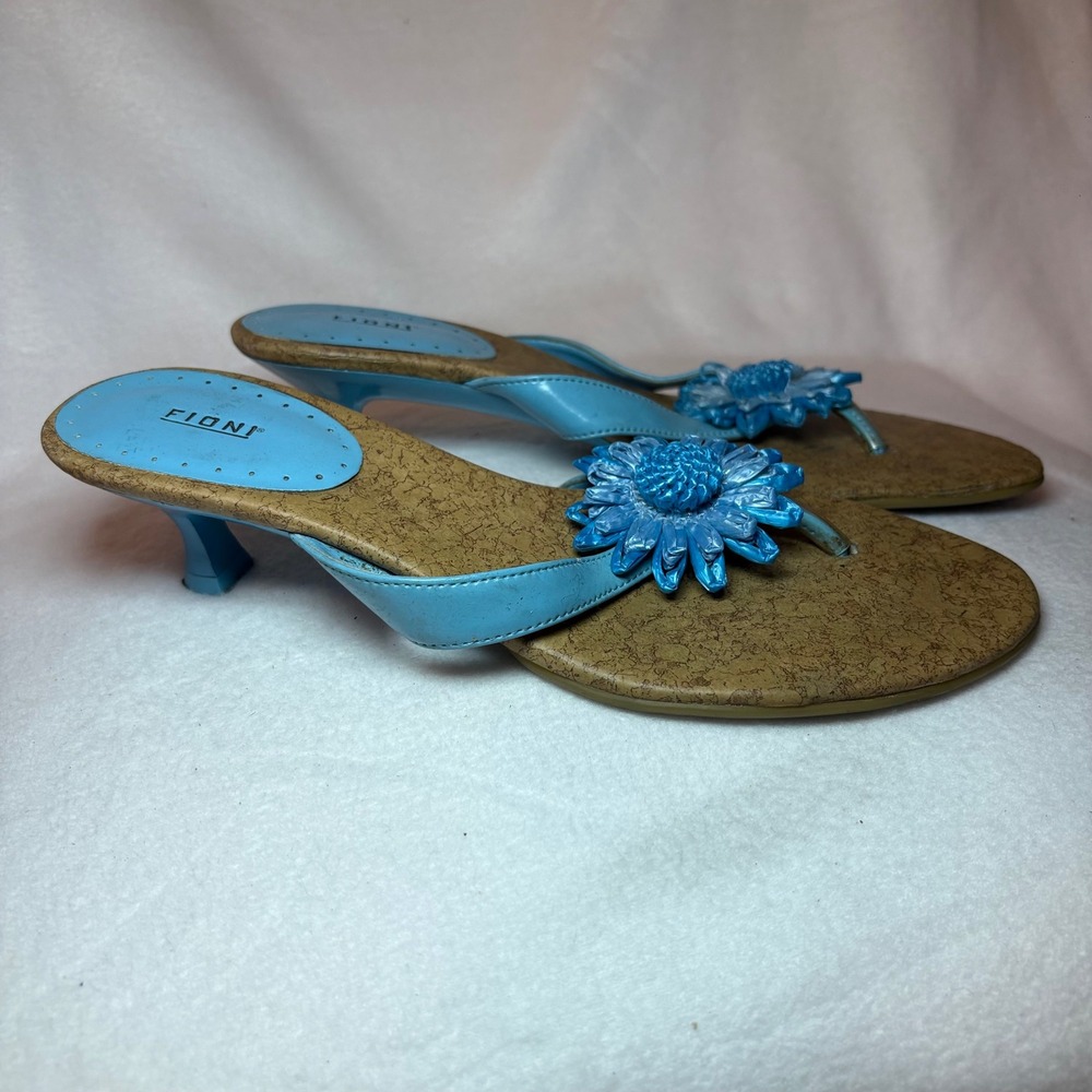 Fioni Blue Flower Thong Kitten Heel Sandals Y2K Vintage Style Size 8